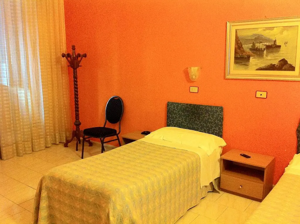 Hotel Pensione Romeo Bari 2*,